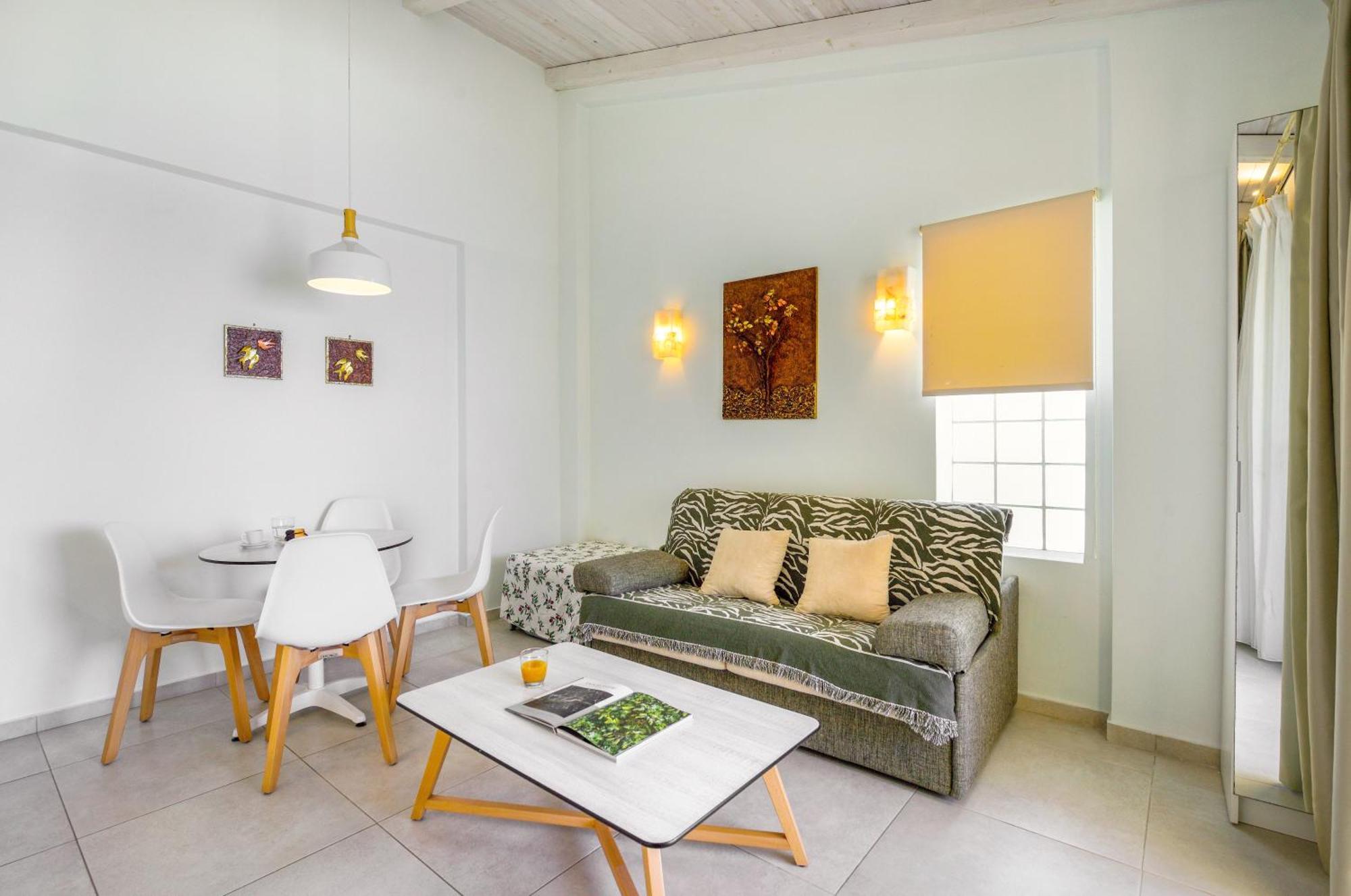 Elpiniki Luxury Apartments 네아 포티데아 외부 사진