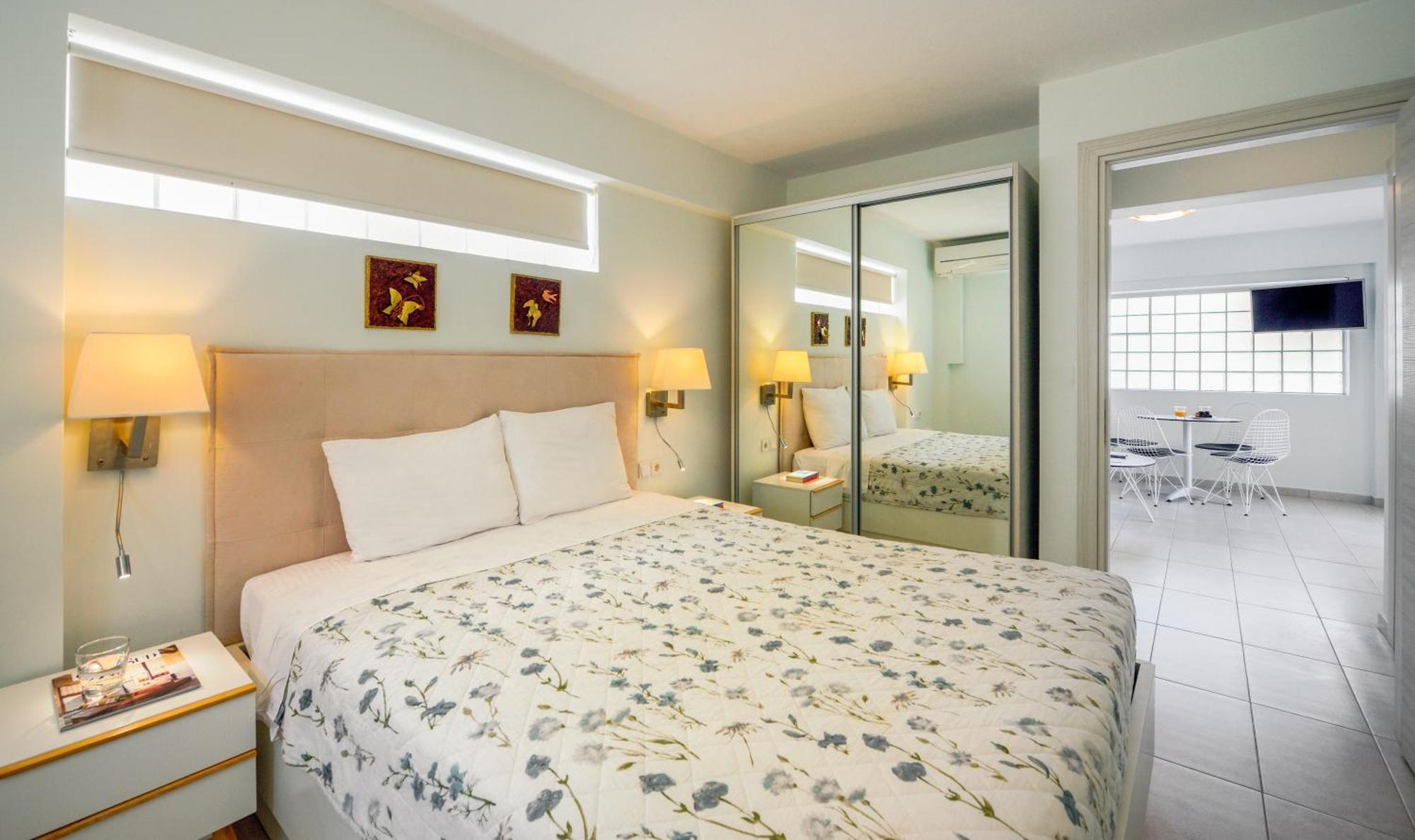 Elpiniki Luxury Apartments 네아 포티데아 외부 사진