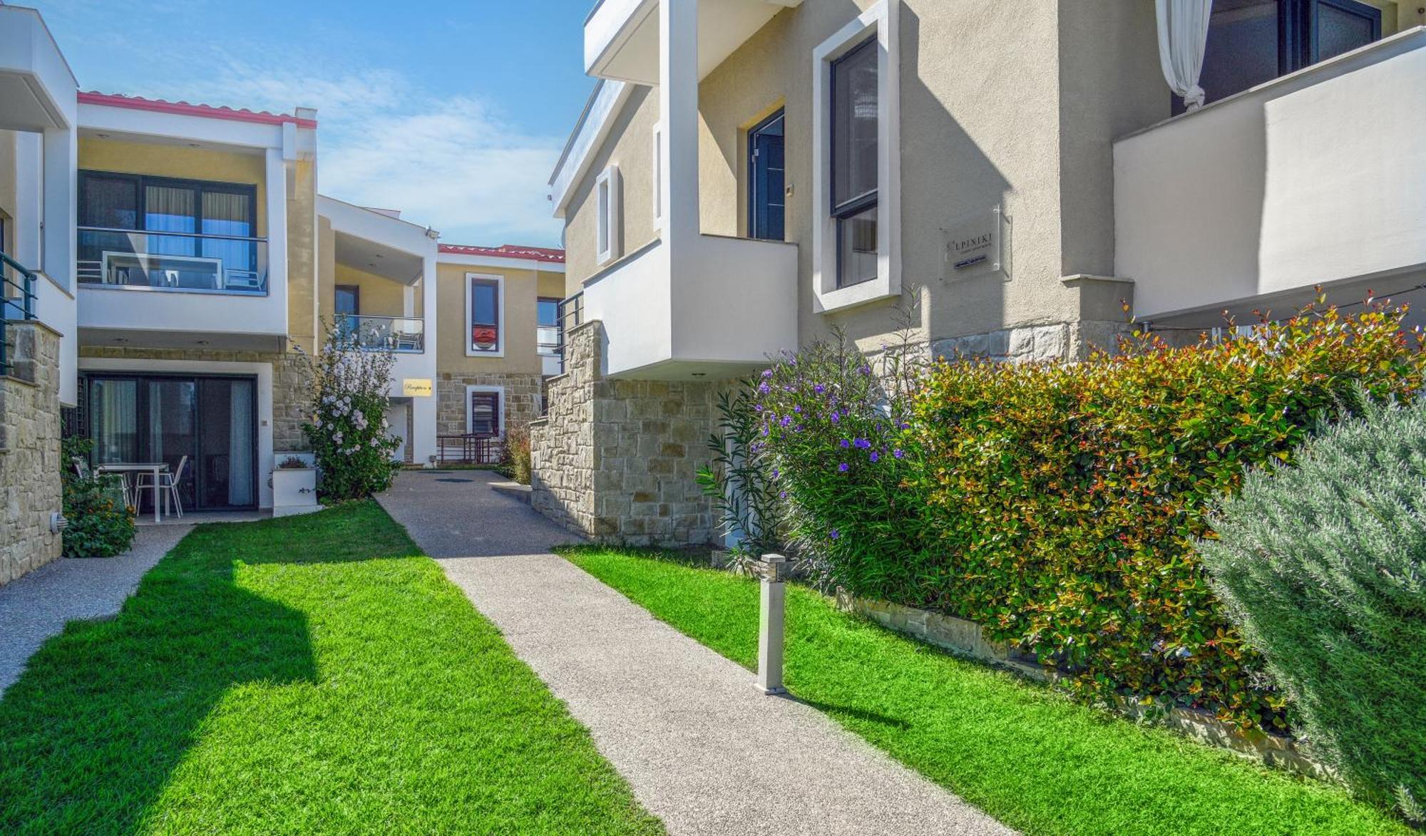 Elpiniki Luxury Apartments 네아 포티데아 외부 사진