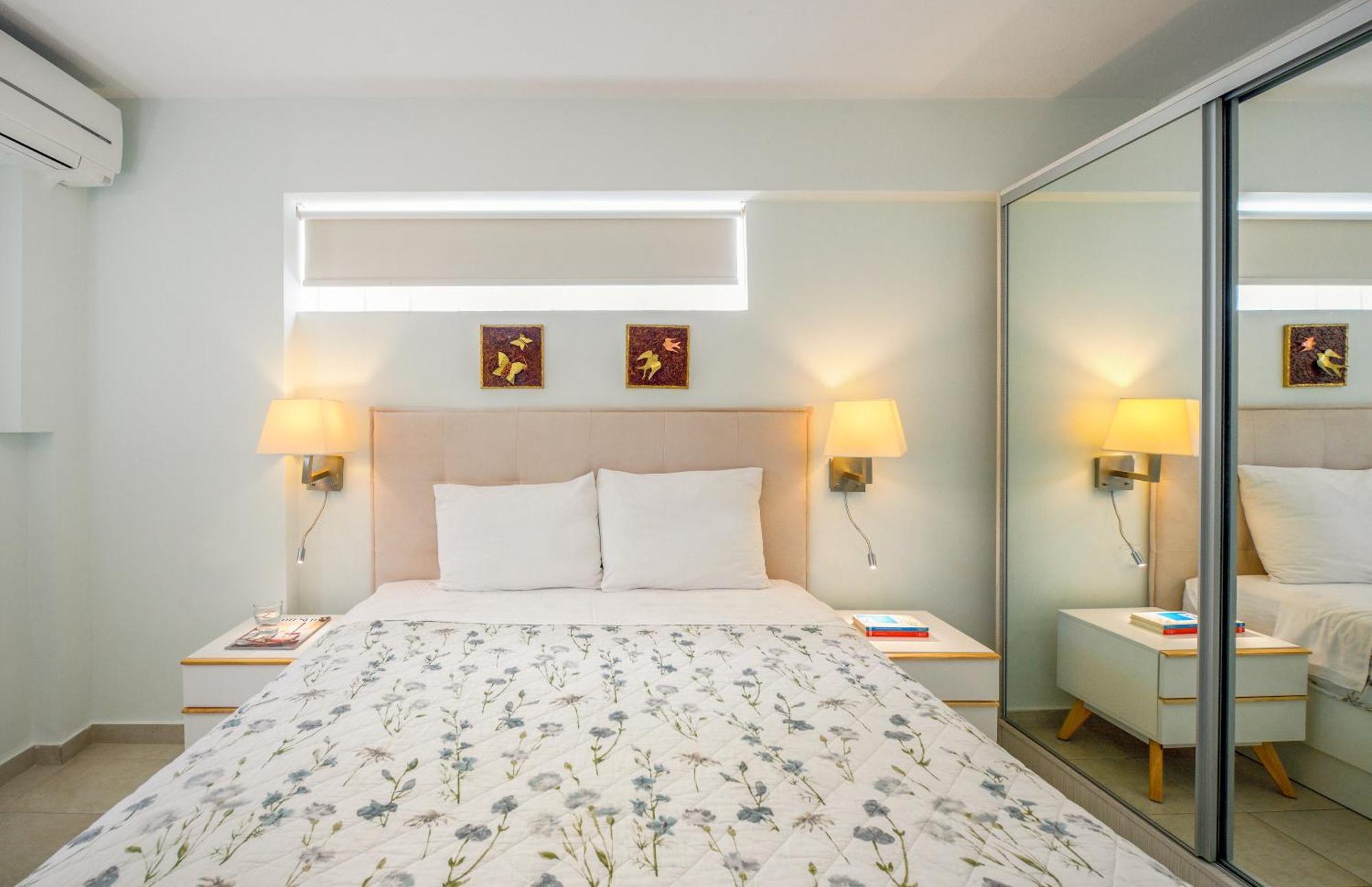 Elpiniki Luxury Apartments 네아 포티데아 외부 사진