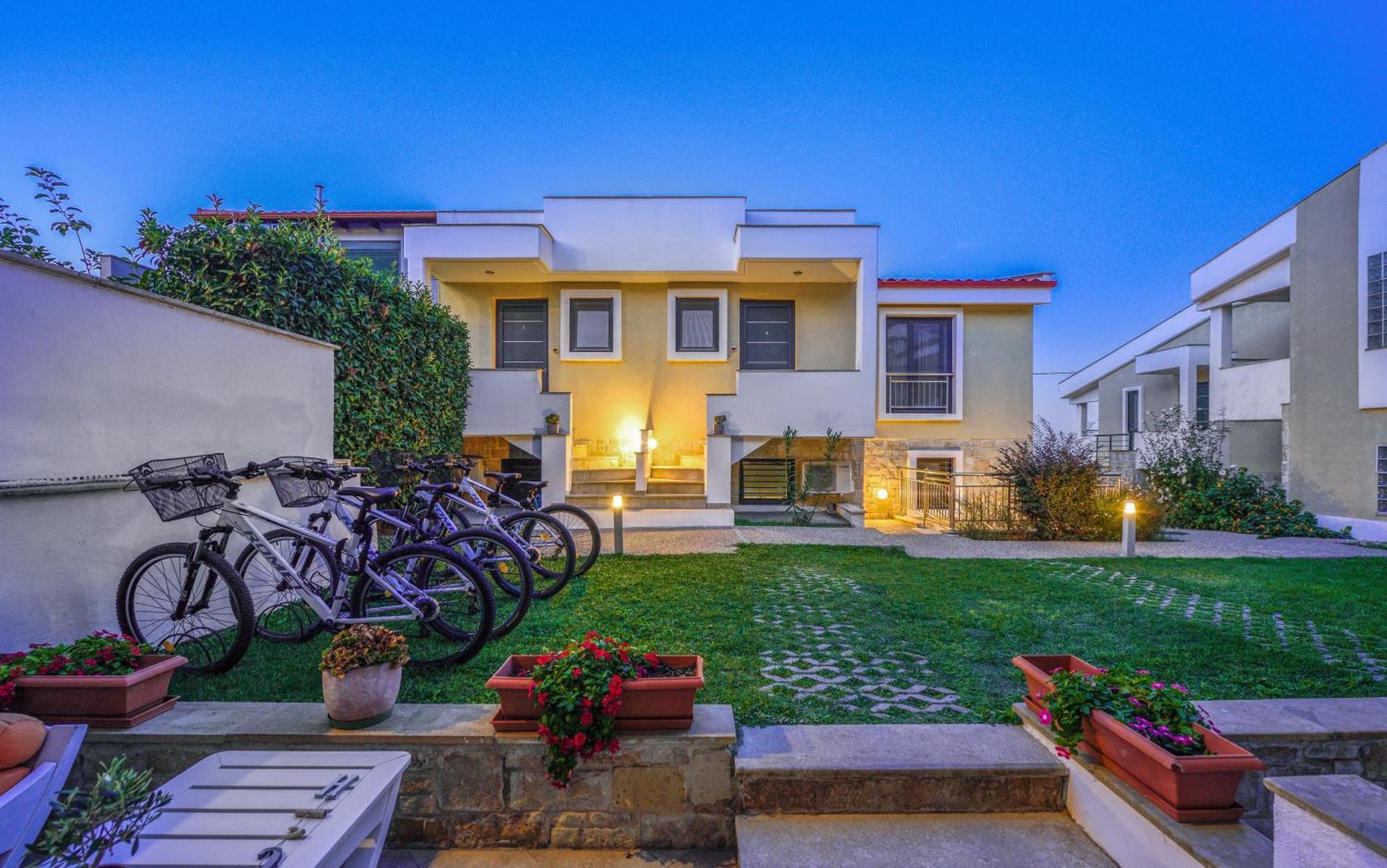 Elpiniki Luxury Apartments 네아 포티데아 외부 사진