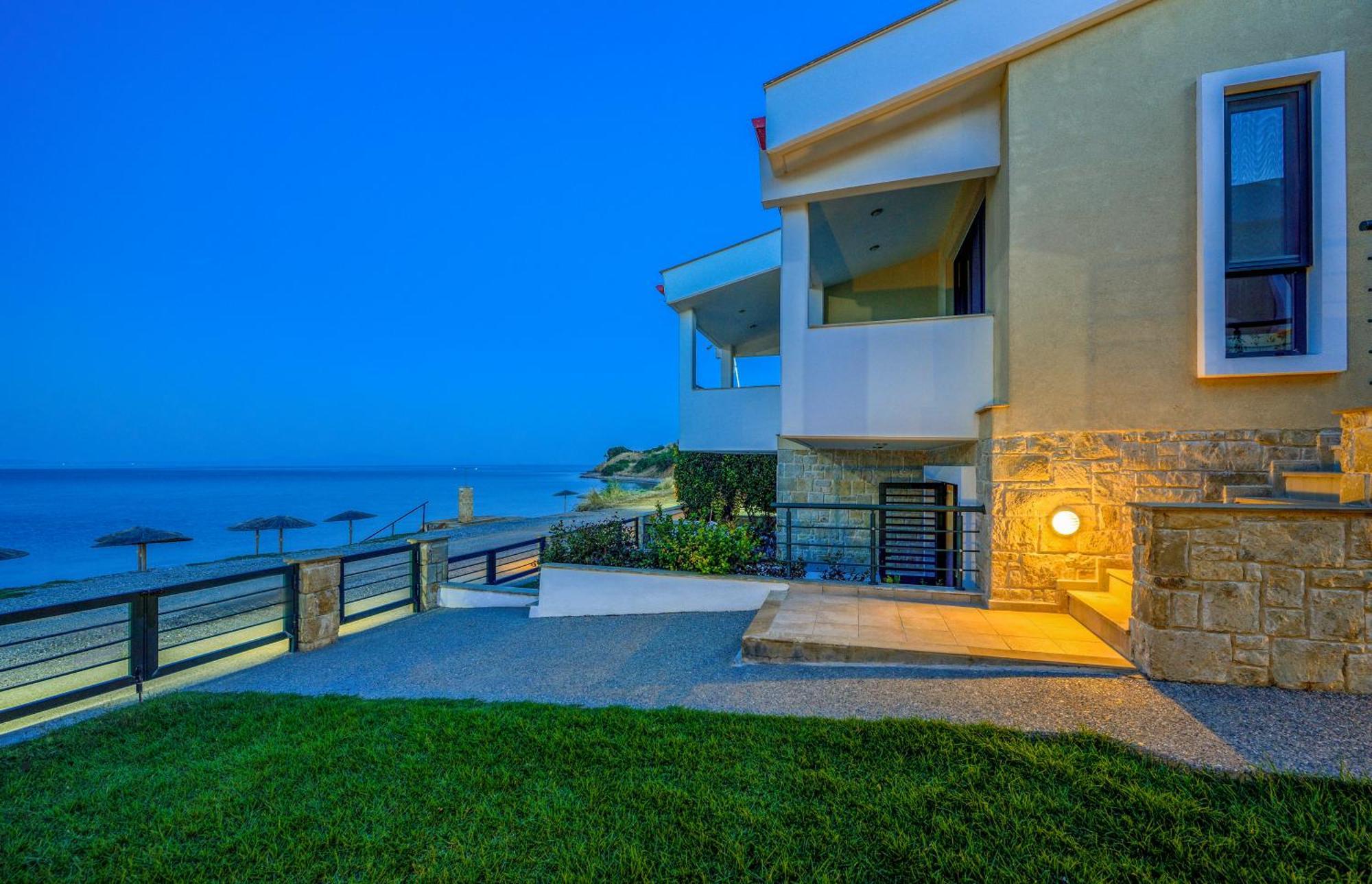 Elpiniki Luxury Apartments 네아 포티데아 외부 사진
